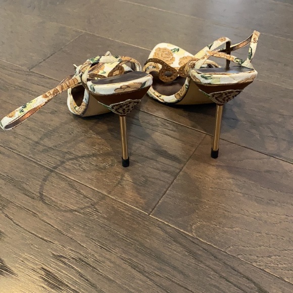 Flower & Rhinestone Heels - Picture 3 of 7